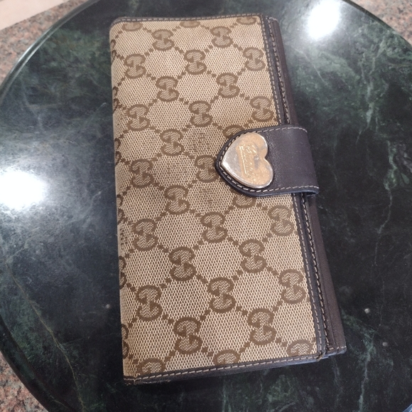 Gucci Monogram Heart Continental Long Wallet - Picture 4 of 17